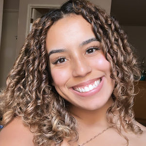 Meet your Posher, Estefania